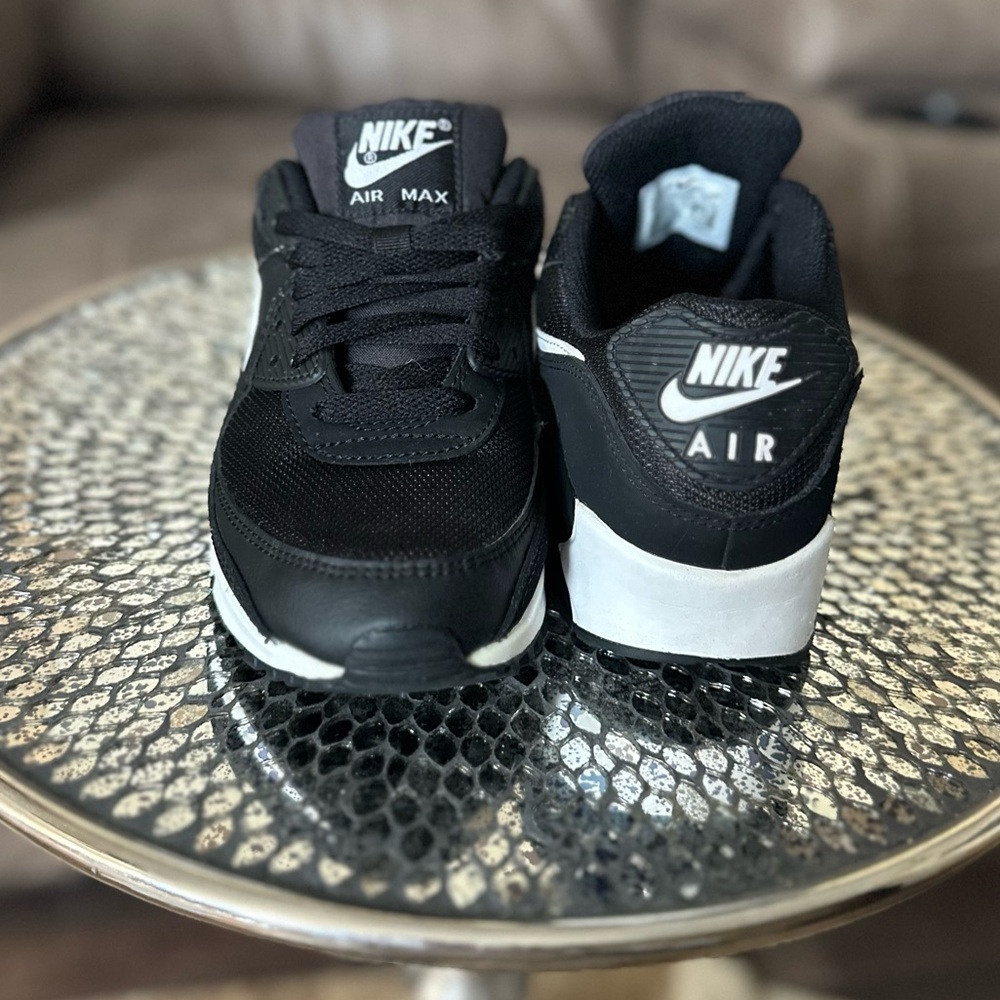 Nike Women's Black Air Sneakers